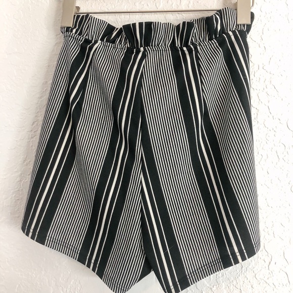 Black and White Shorts - Picture 3 of 3